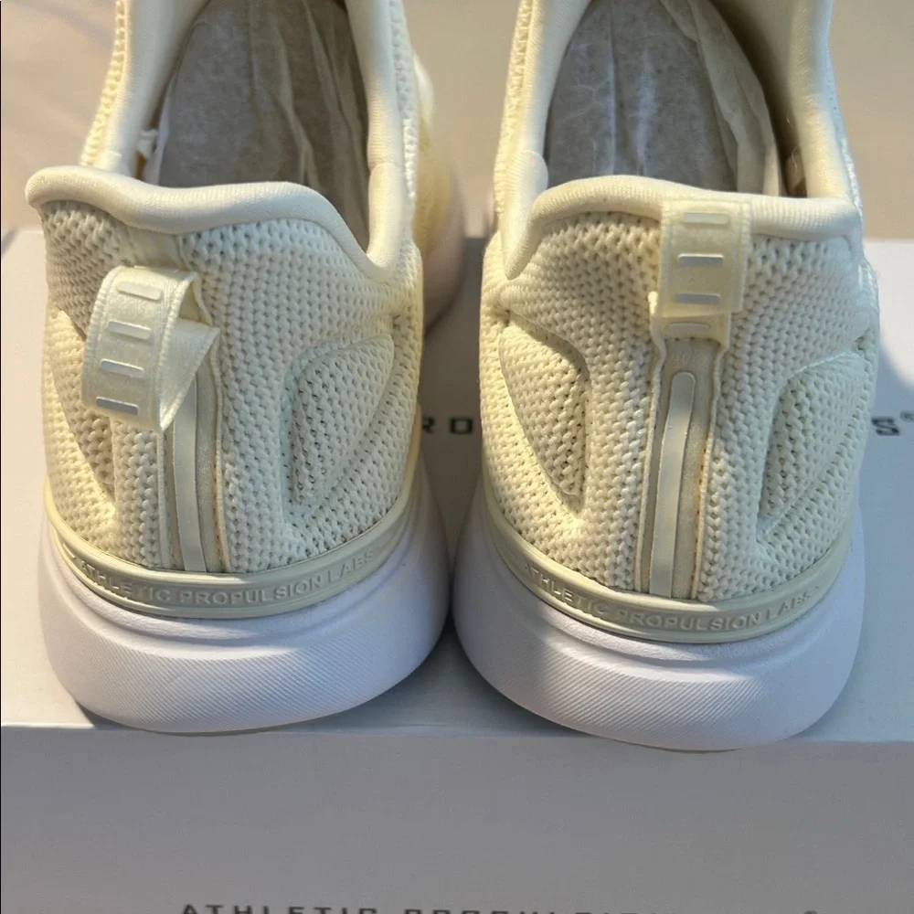 Unisex APL Techloom Tracer Pristine Parchment White Men’s 9 Women’s 10.5 NWT